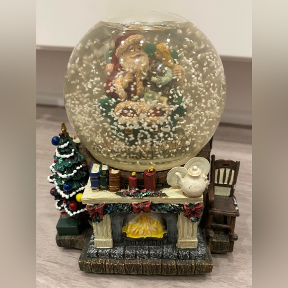 kcare Rare Christmas Snow Globe music box Santa Clause Is Coming To Town *Works! - Picture 2 of 6